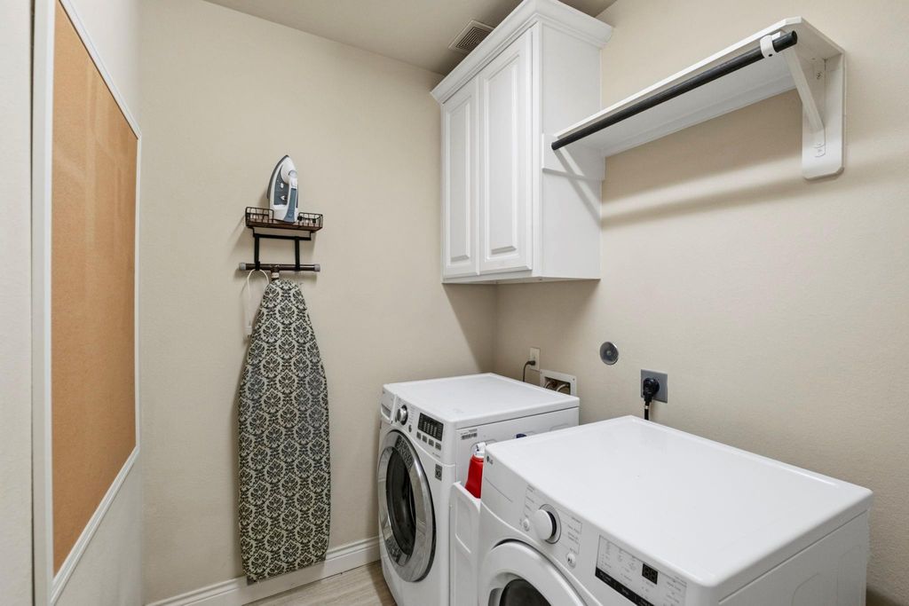Image 21 of property listing at 70 Genova Way Lane, Missouri City, TX 77459