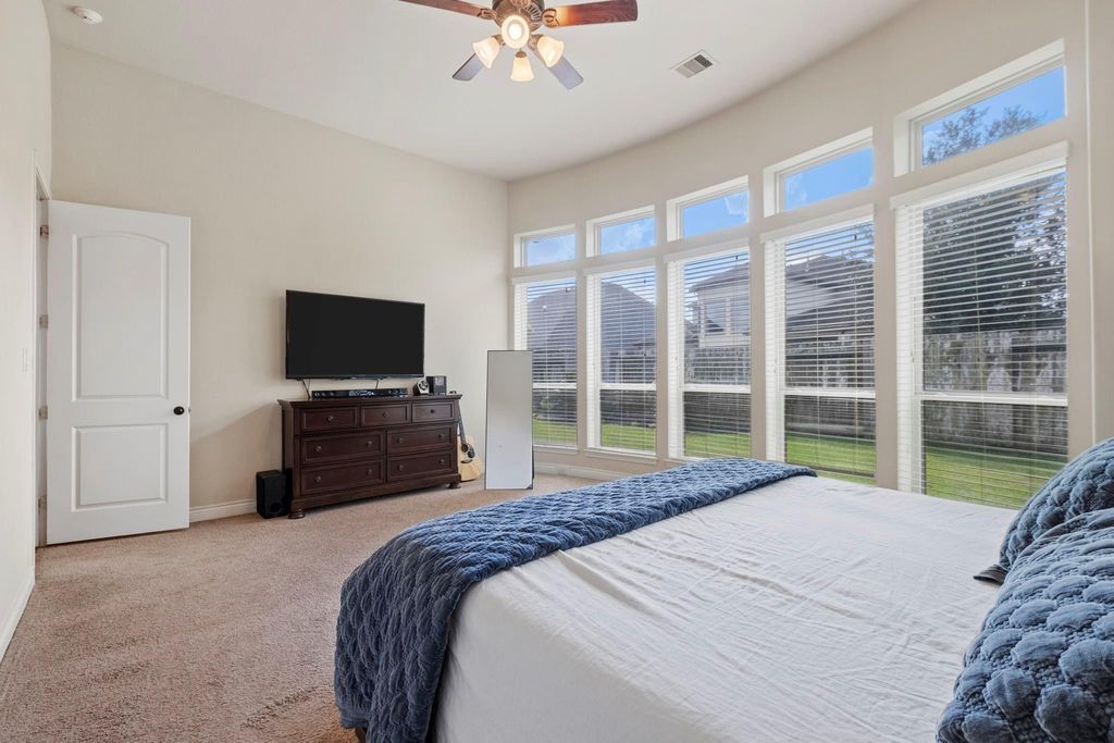 Image 23 of property listing at 70 Genova Way Lane, Missouri City, TX 77459