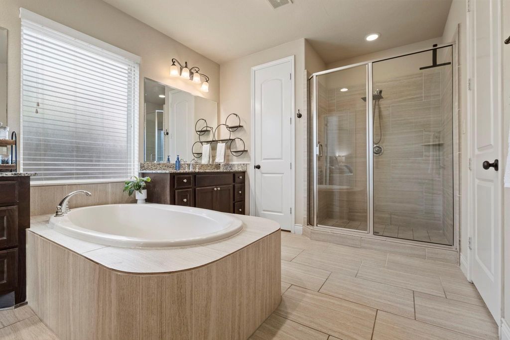 Image 25 of property listing at 70 Genova Way Lane, Missouri City, TX 77459