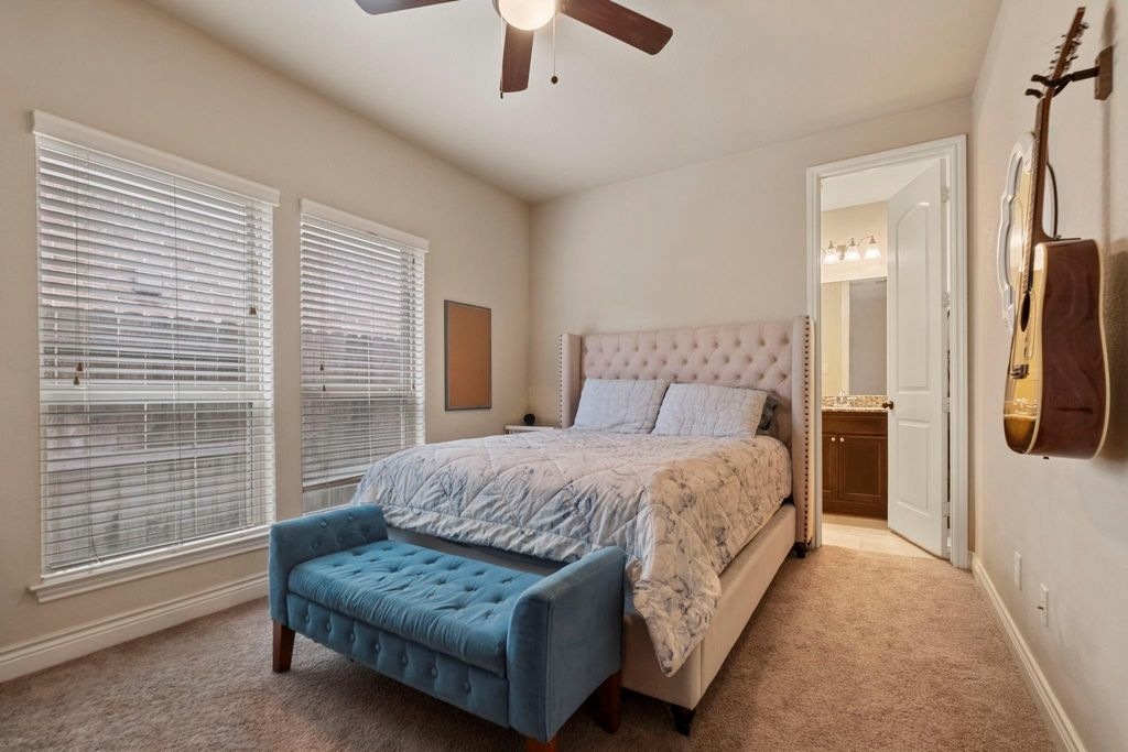 Image 27 of property listing at 70 Genova Way Lane, Missouri City, TX 77459