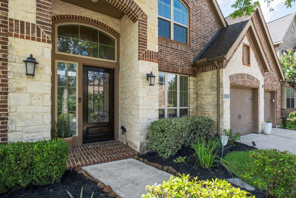 Image 3 of property listing at 70 Genova Way Lane, Missouri City, TX 77459