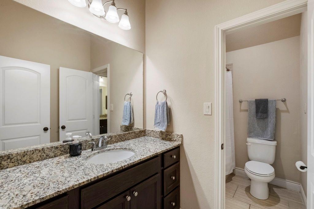 Image 30 of property listing at 70 Genova Way Lane, Missouri City, TX 77459