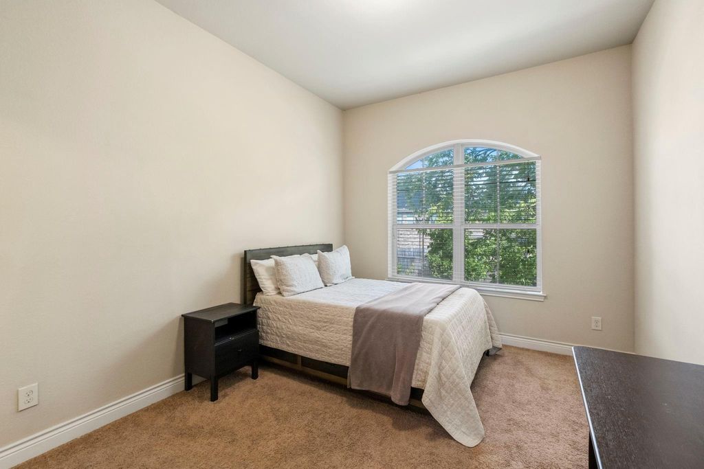 Image 32 of property listing at 70 Genova Way Lane, Missouri City, TX 77459