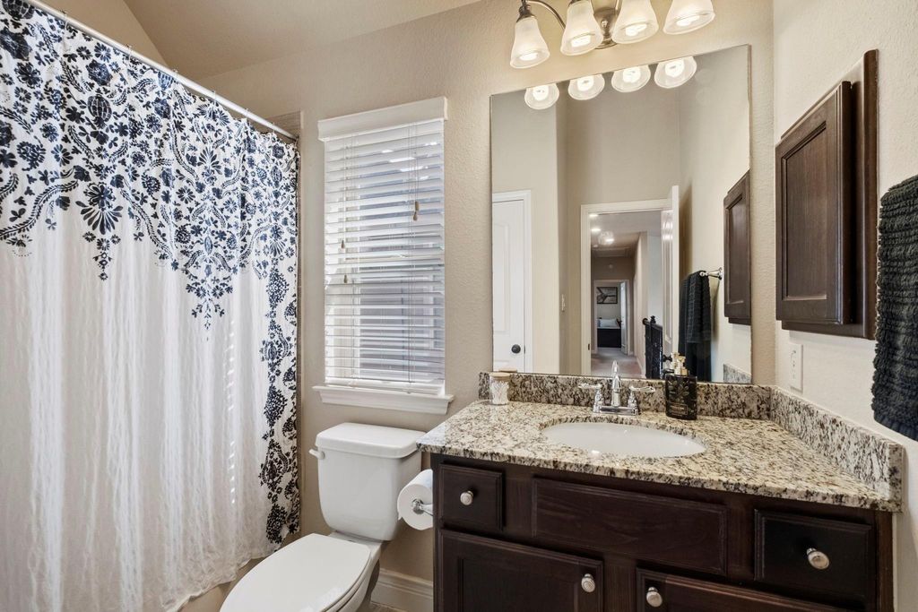 Image 34 of property listing at 70 Genova Way Lane, Missouri City, TX 77459