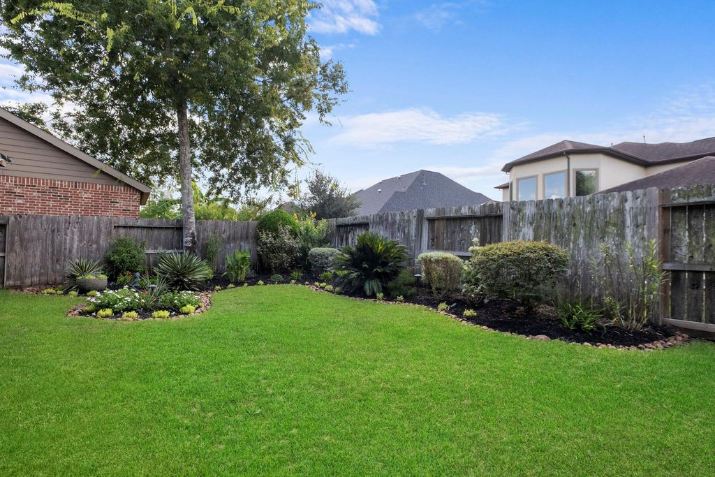Image 43 of property listing at 70 Genova Way Lane, Missouri City, TX 77459