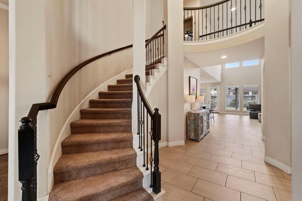 Image 5 of property listing at 70 Genova Way Lane, Missouri City, TX 77459