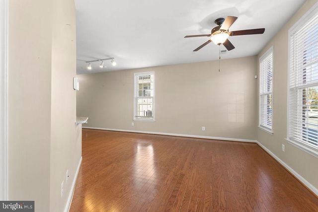 19441 PROMENADE DR, Leesburg, VA 20176