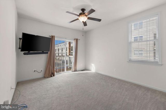 19441 PROMENADE DR, Leesburg, VA 20176