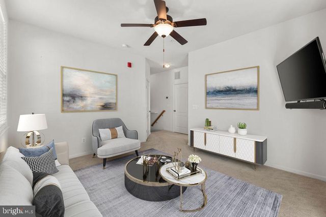 19441 PROMENADE DR, Leesburg, VA 20176