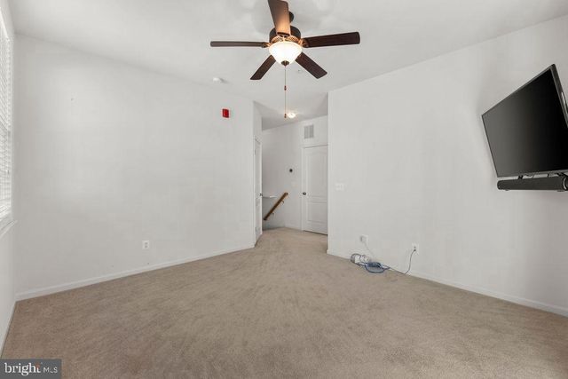 19441 PROMENADE DR, Leesburg, VA 20176