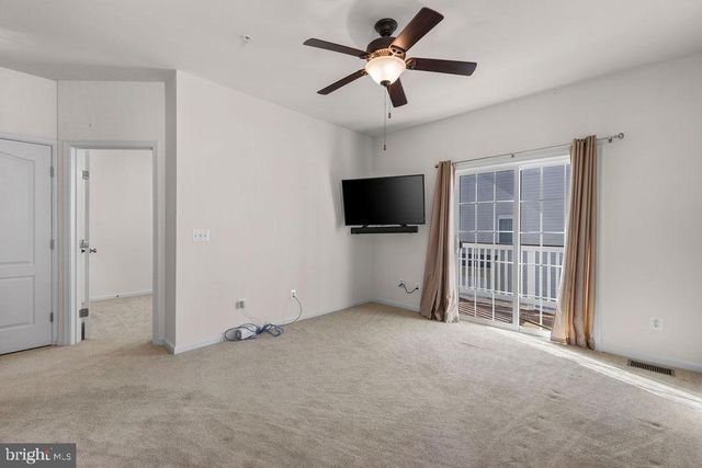 19441 PROMENADE DR, Leesburg, VA 20176