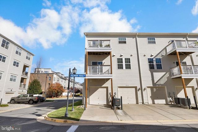 19441 PROMENADE DR, Leesburg, VA 20176