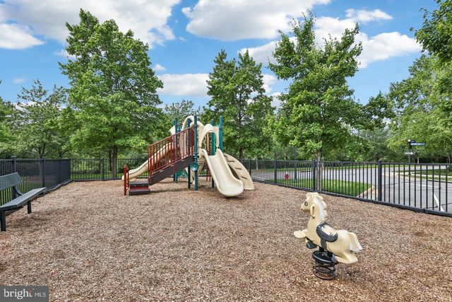 19441 PROMENADE DR, Leesburg, VA 20176