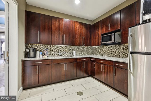 19441 PROMENADE DR, Leesburg, VA 20176