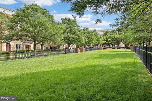 19441 PROMENADE DR, Leesburg, VA 20176