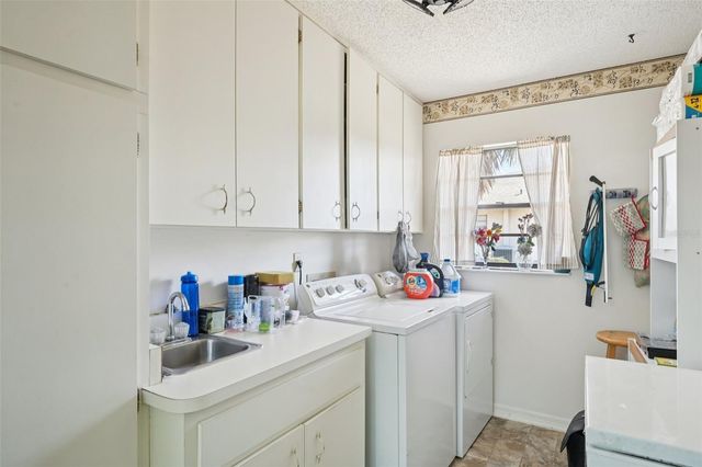 1633 BENTWOOD DRIVE, Sun City Center, FL 33573