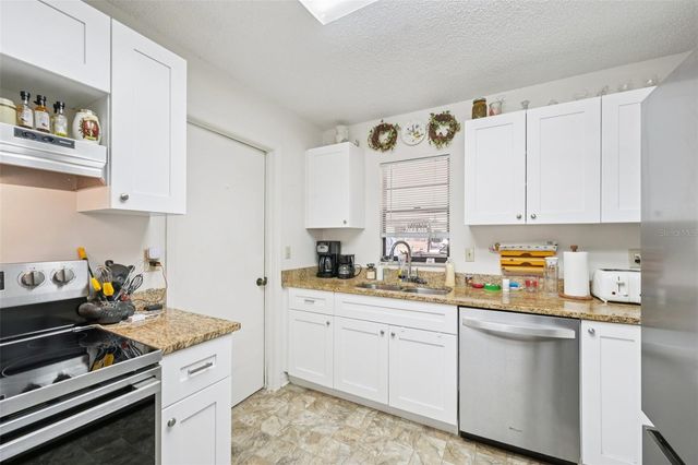 1633 BENTWOOD DRIVE, Sun City Center, FL 33573