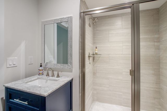 2106 9th Ave N Apt 4, Nashville, TN 37208