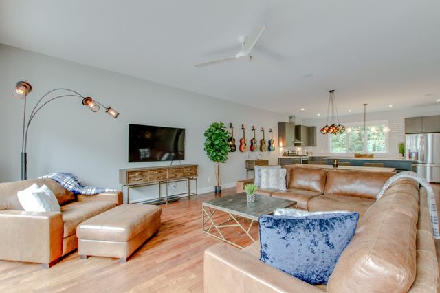 2106 9th Ave N Apt 4, Nashville, TN 37208