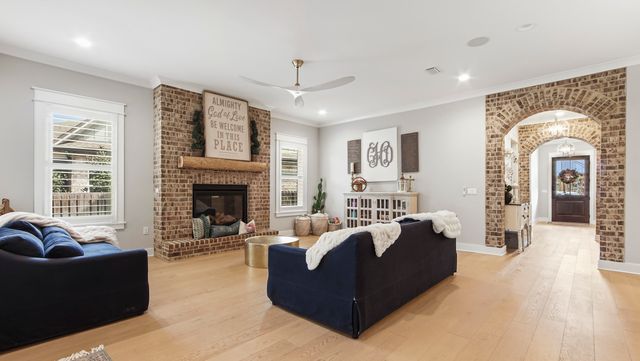 186 Revana Way, Freeport, FL 32439