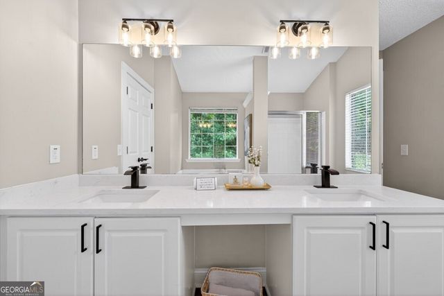1087 Glen Chase Drive, Lawrenceville, GA 30044