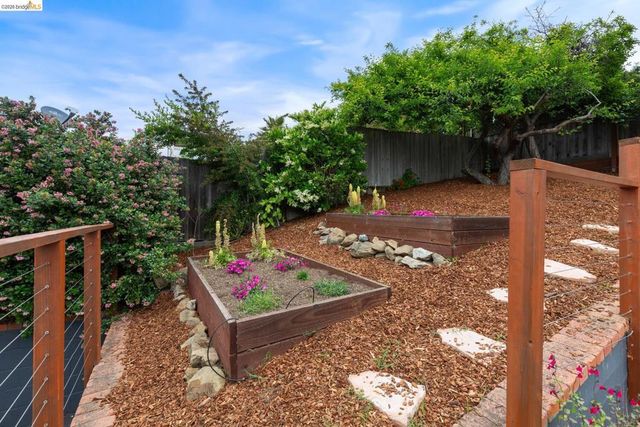 4086 Laguna Ave, Oakland, CA 94602