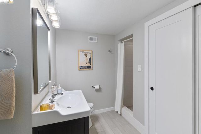 4086 Laguna Ave, Oakland, CA 94602