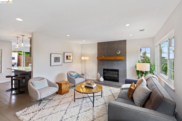 4086 Laguna Ave, Oakland, CA 94602