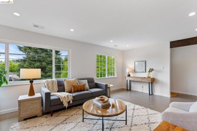 4086 Laguna Ave, Oakland, CA 94602