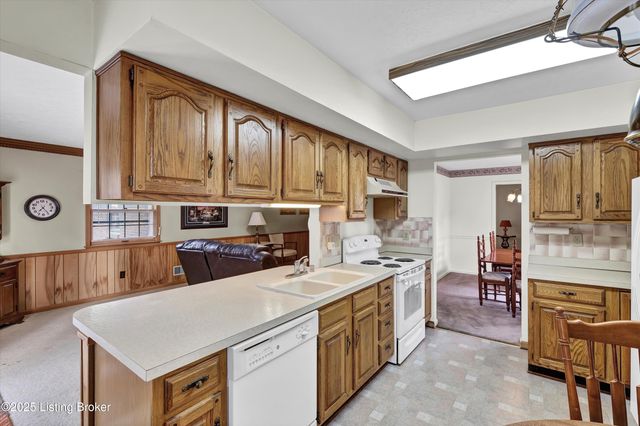 7604 Nottoway Cir, Louisville, KY 40214