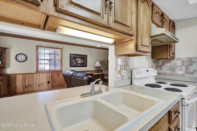 7604 Nottoway Cir, Louisville, KY 40214