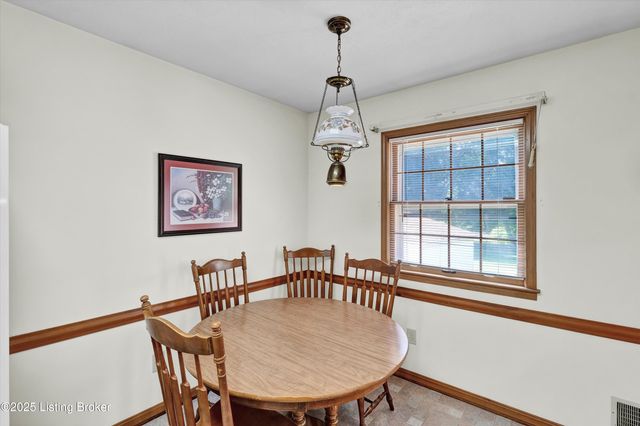 7604 Nottoway Cir, Louisville, KY 40214