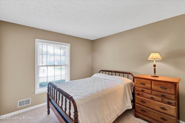 7604 Nottoway Cir, Louisville, KY 40214