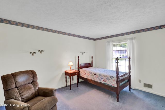 7604 Nottoway Cir, Louisville, KY 40214