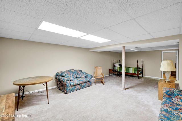 7604 Nottoway Cir, Louisville, KY 40214