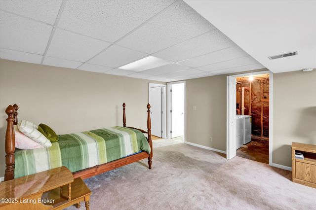 7604 Nottoway Cir, Louisville, KY 40214