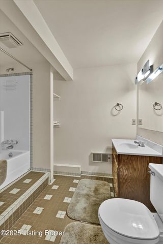 7604 Nottoway Cir, Louisville, KY 40214