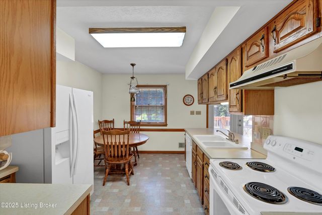 7604 Nottoway Cir, Louisville, KY 40214