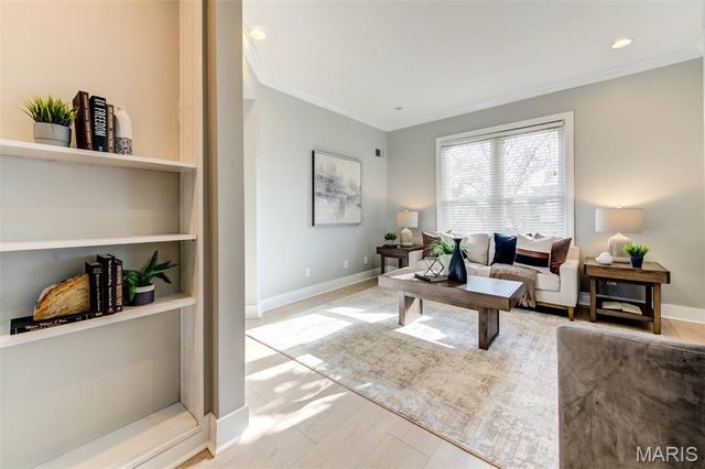 6413 Lloyd Avenue, St Louis, MO 63139