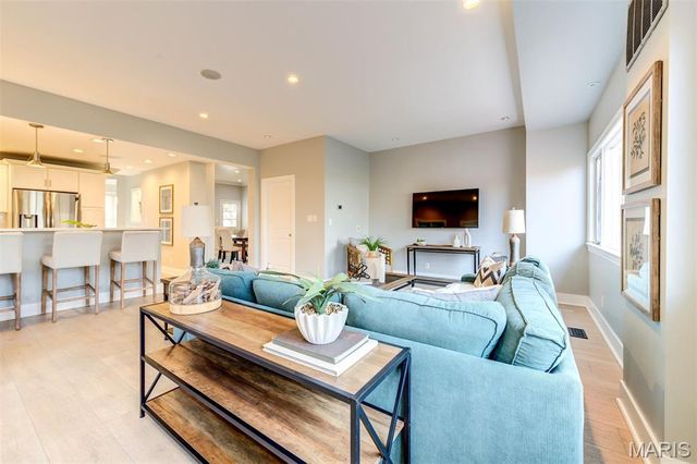 6413 Lloyd Avenue, St Louis, MO 63139