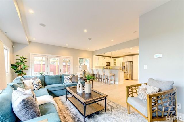 6413 Lloyd Avenue, St Louis, MO 63139