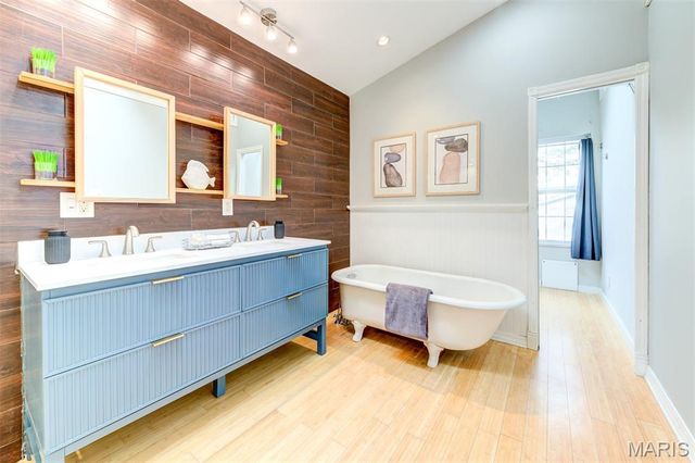 6413 Lloyd Avenue, St Louis, MO 63139