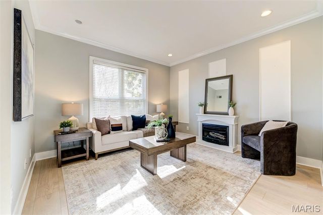 6413 Lloyd Avenue, St Louis, MO 63139