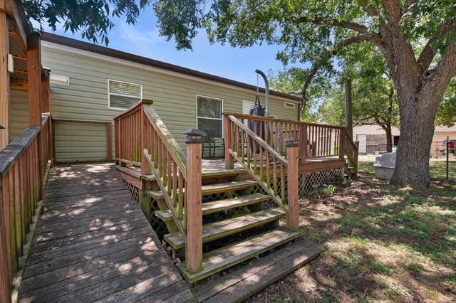202 N 3rd Street E, Dawson, TX 76639