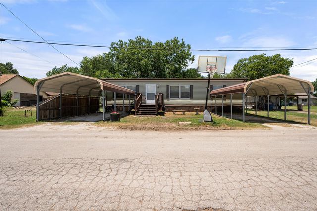 202 N 3rd Street E, Dawson, TX 76639