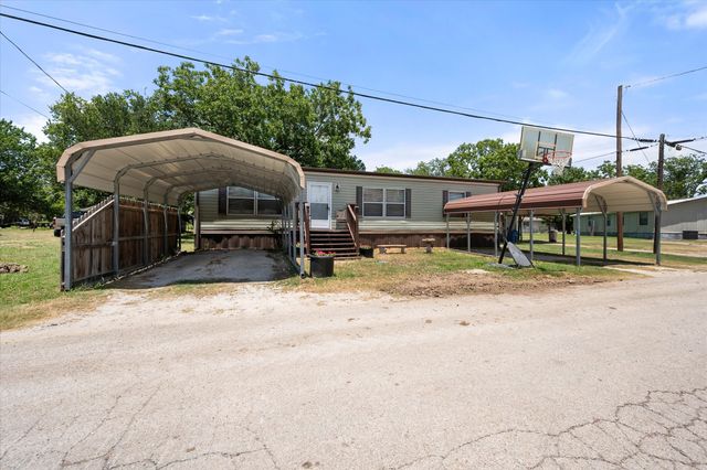 202 N 3rd Street E, Dawson, TX 76639