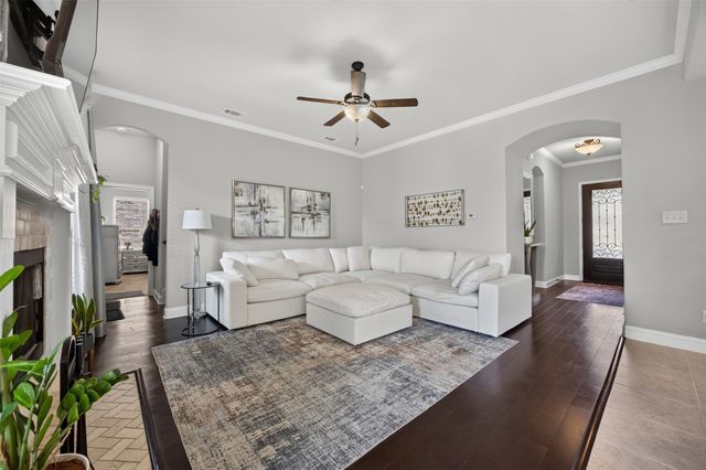 108 Crystal Creek Drive, Red Oak, TX 75154