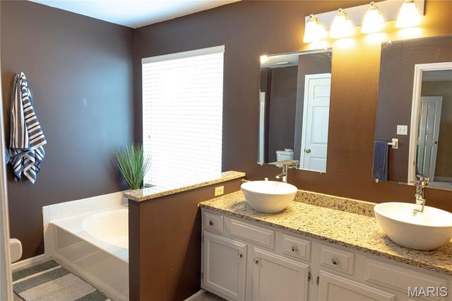 17181 Elm Trail Drive, Eureka, MO 63025