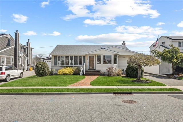 56 Haverford Road, Hicksville, NY 11801