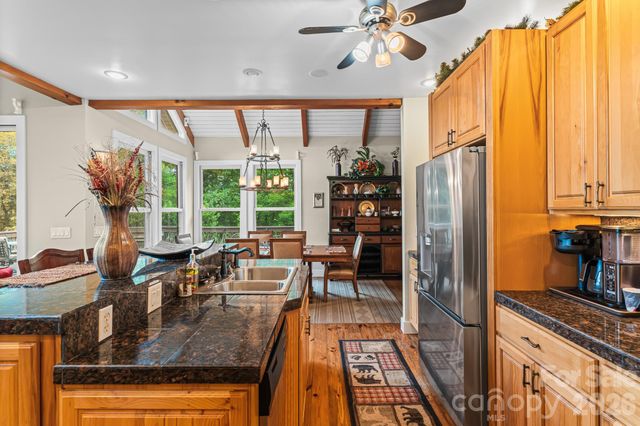 300 Falls View Drive, Lake Toxaway, NC 28774